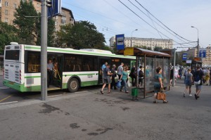 Работой общественного транспорта Москвы довольны больше половины жителей города