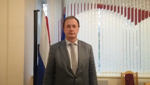 Глава муниципального округа Чертаново Северное Борис Абрамов-Бубненков поздравил жительниц района с 8 марта 