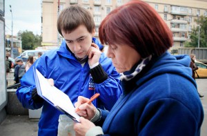 Единороссы собирают подписи жителей за благоустройство новых зон отдыха на юге столицы