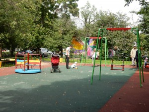 Административную ответственность  за нарушения правил эксплуатации детских площадок могут ужесточить в Москве
