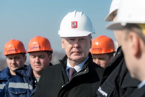 Мэр Москвы Сергей Собянин сообщил, что новая эстакада на Рязанской развязке уменьшит заторы на МКАД