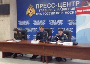 На пресс-конференции МЧС сообщили,  что более 500 сотрудников МЧС будут следить за безопасностью в Москве в период новогодних праздников