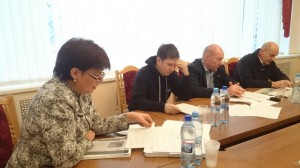 Глава управы Татьяна Илек рассказывает депутатам о проекте ТПУ "Чертановская"