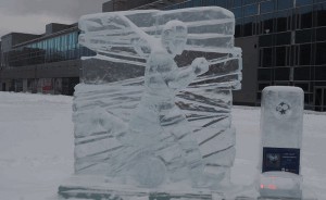 В «Парке легенд» открылась выставка ледяных скульптур «Рекорды спорта»