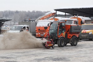 Более тысячи кубометров снега вывезли коммунальщики с территории района Чертаново Северное   