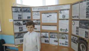 Учащийся лицея №1158 Максим Калашников изучил работу электромобиля 
