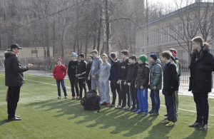 Учащиеся гимназии поучаствовали в спортивном конкурсе на одном из тренировочных полей стадиона