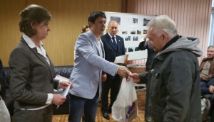 Депутаты муниципального округа Чертаново Северное наградили памятными знаками ликвидаторов аварии на Чернобыльской АЭС  