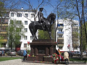 Памятник маршалу Рокоссовскому москвичи назвали лучшим монументом прошлого года