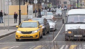 17 таксомоторных компаний Москвы в День Победы будут возить ветеранов бесплатно