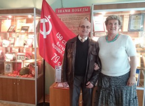 Депутат Лебедев и Наталия  Ширяева на фоне копии знамени Победы