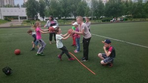 В детском лагере регулярно проводят конкурсы и спортивные состязания 