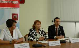 Председатель комиссии МГД по здравоохранению и охране общественного здоровья Людмила Стебенкова в центре
