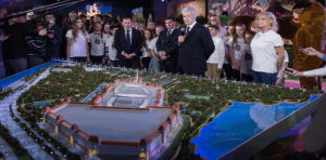 Мэр Москвы Сергей Собянин представляет самый крупный в мире парк развлечений