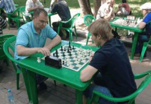 Игра в шахматы в Москве