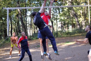  Соревнования по парковому волейболу на площадке парка «Царицыно»