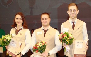 На фото (слева направо): Анна Кондратьева (3 место), Антон Абрамов (1 место), Андрей Шахов (2 место)