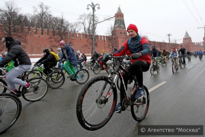Участники прошлого велопарада в Москве