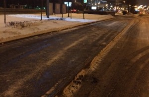 Очищенный от снега тротуар