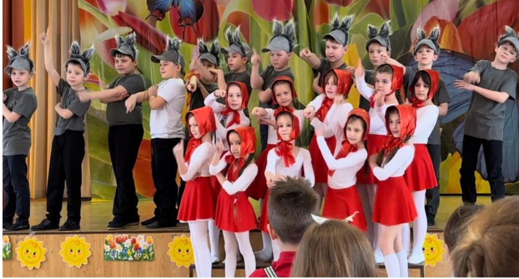 Ученики школы №1158 провели праздничный концерт. Фото: страница учебного учреждения №1158 в социальных сетях