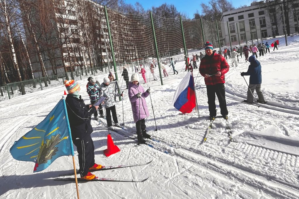 Соревнования по лыжным гонкам провели в школе №1158. Фото: страница школы №1158 в социальных сетях