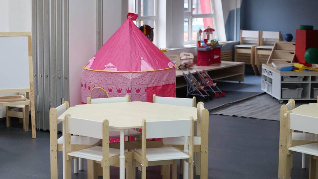 Театрализованное представление прошло в дошкольном отделении школы №1179. Фото: Фото: Виктор Хабаров, «Вечерняя Москва»