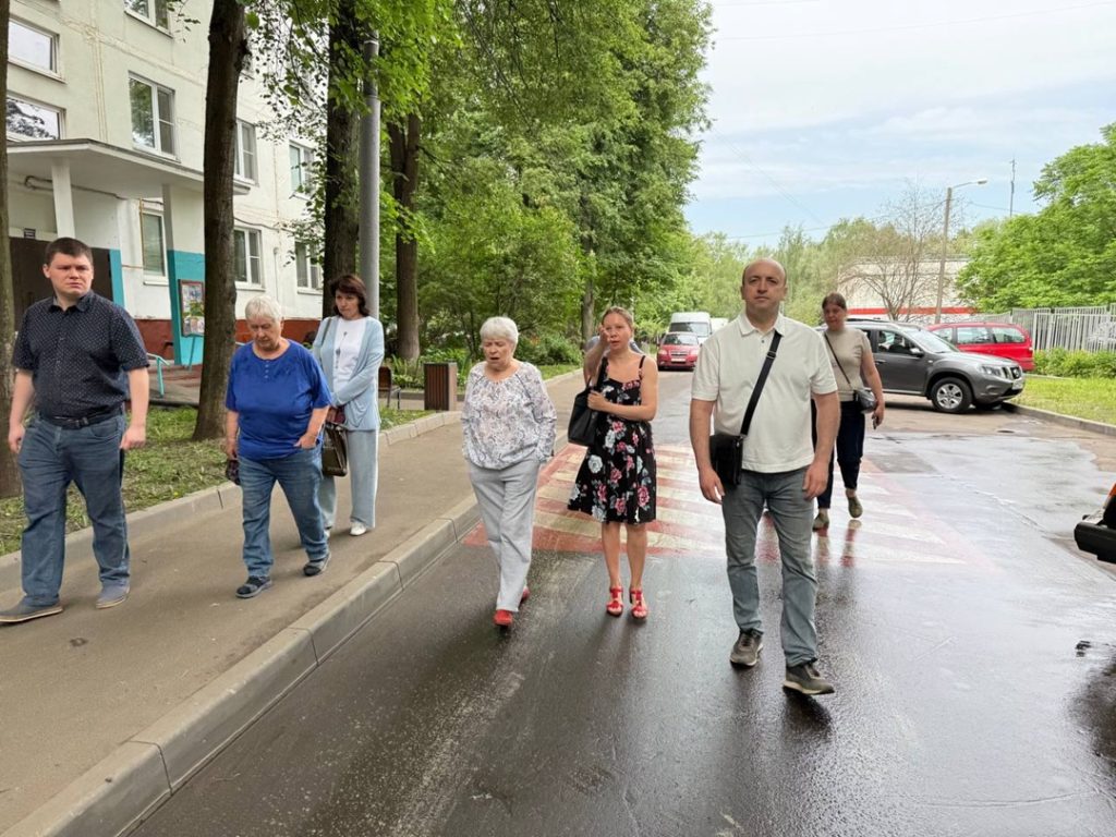 Еженедельный обход территории прошел в районе Чертаново Северное. Фото: официальная страница района Чертаново Северное в социальных сетях