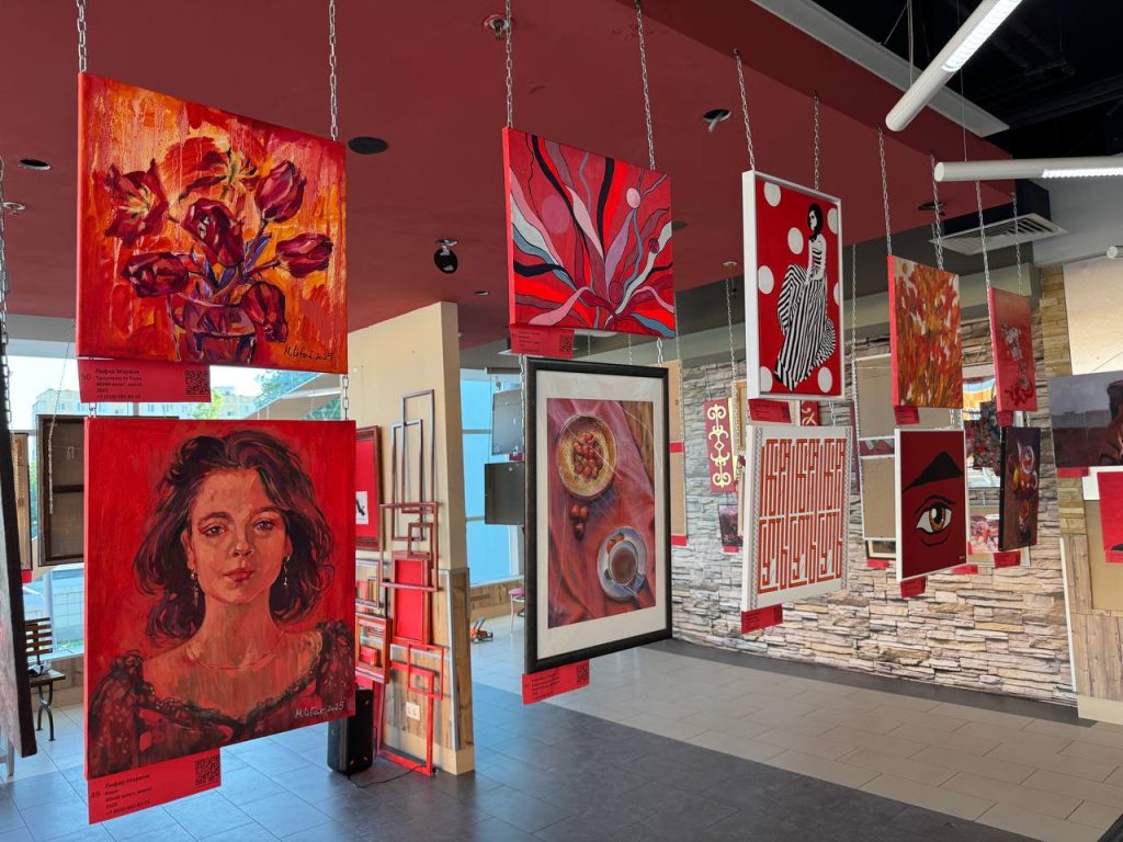 «Художники Чертанова» пригласили на экскурсию по тематической выставке. Фото: Александр Батурин, ТО «Художники Чертанова» 