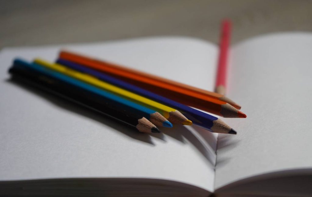 Занятие по конструированию из карандашей состоялось в дошкольном корпусе школы №1158. Фото: Анна Быкова, «Вечерняя Москва»