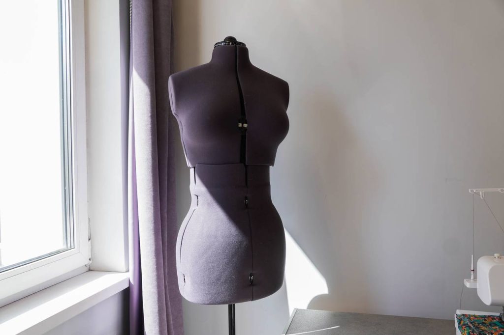 Студенты колледжа №34 воссоздали костюмы эпох Барокко и Рококо. Фото: Ксения Догонашева, «Вечерняя Москва»