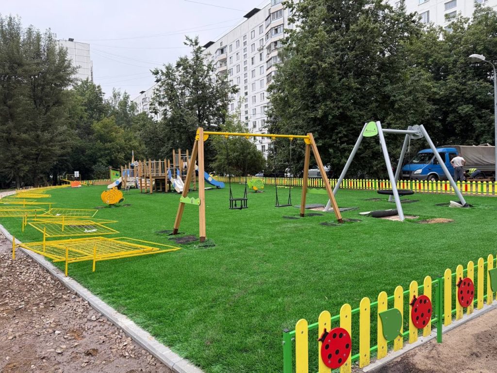Двор благоустроили в Чертанове Северном. Фото: официальная страница управы района Чертаново Северное города Москвы в социальных сетях
