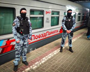 Сотрудники Росгвардии обеспечили безопасность участников проекта «Поезд памяти» в Москве. Фото: пресс-служба УВО Росгвардии по Москве