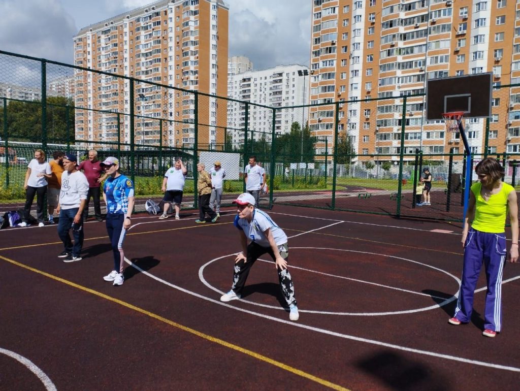 Подопечные СД «Чертаново» поучаствовали в Дне физкультурника. Фото: официальная страница социального дома «Чертаново» в социальных сетях