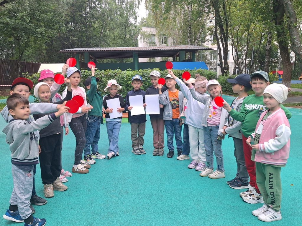 День единого номера экстренных служб провели для воспитанников школы №1158. Фото: официальная страница школы №1158 в социальных сетях