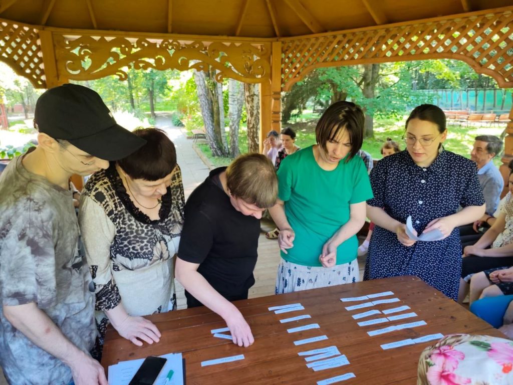 «Время читать книги»: литературную гостиную провели в СД «Чертаново». Фото: официальная страница СД «Чертаново» в социальных сетях