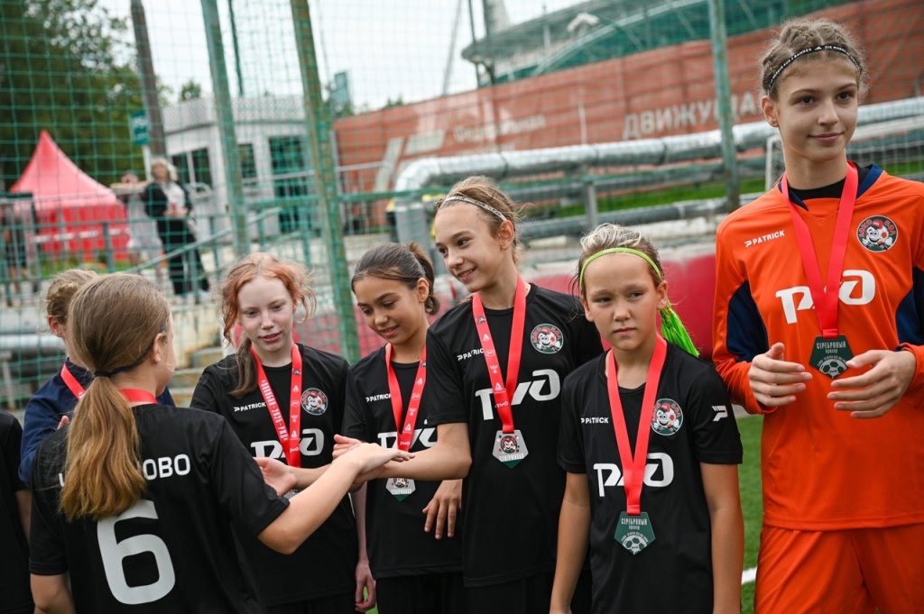 Спортсменки ФК «Чертаново» завоевали серебро в Суперфинале «Локобол-РЖД». Фото: официальная страница футбольного клуба «Чертаново» в социальных сетях 