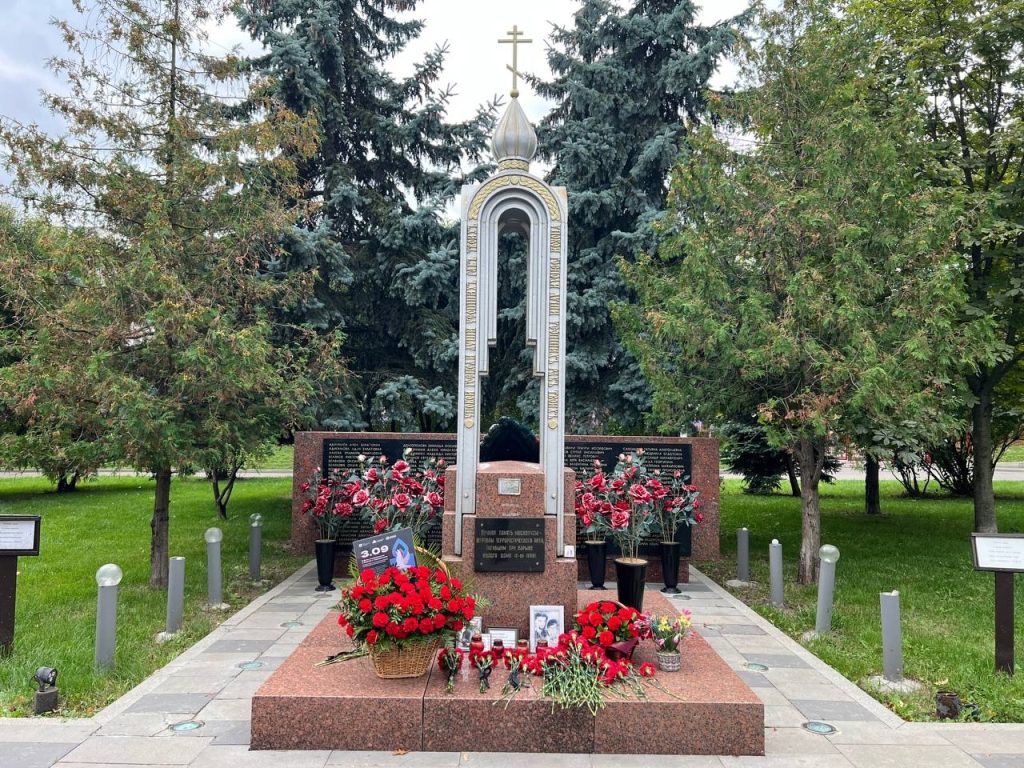 Участниками акции в честь Дня солидарности в борьбе с терроризмом стали студенты Технологического колледжа №34. Фото: официальная страница Технологического колледжа №34 в социальных сетях