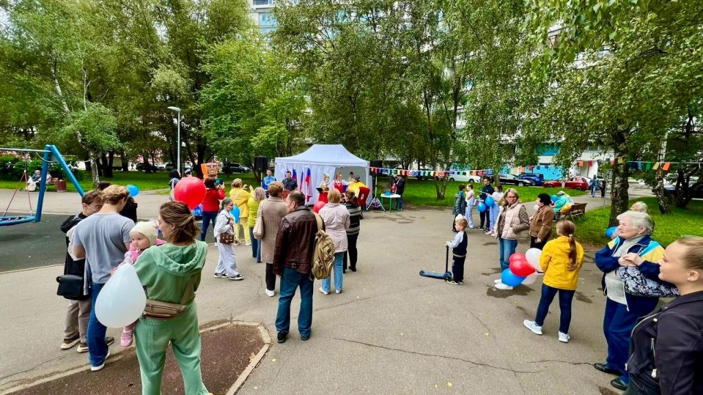 Представители Молодежной палаты района Чертаново Северное провели патриотическую игру. Фото: официальная страница Молодежной палаты района Чертаново Северное в социальных сетях