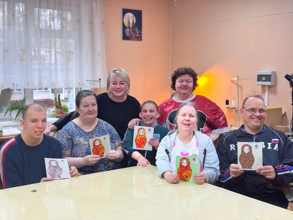 Творческий мастер-класс прошел в Социальном доме «Чертаново». Фото: официальная страница Социального дома «Чертаново» в социальных сетях