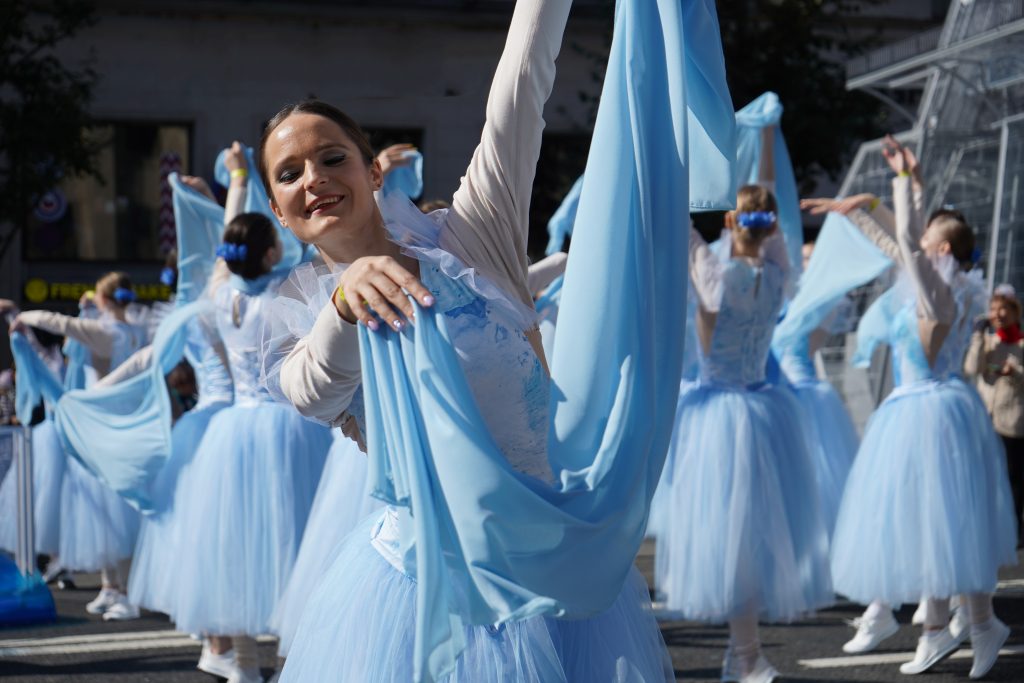 Танцевальный мастер-класс анонсировали сотрудники управы района Чертаново Северное. Фото: Анна Быкова, «Вечерняя Москва»