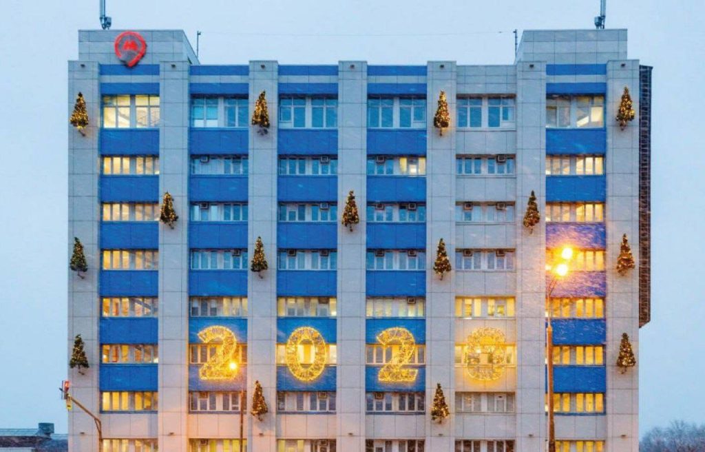 Электродепо «Варшавское» украсили в честь Нового года. Фото: Telegram-канал Департамента транспорта и развития дорожно-транспортной инфраструктуры Москвы