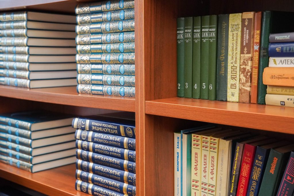 Книжную выставку «Простые сложности» открыли в библиотеке №151. Фото: Ксения Догонашева, «Вечерняя Москва»