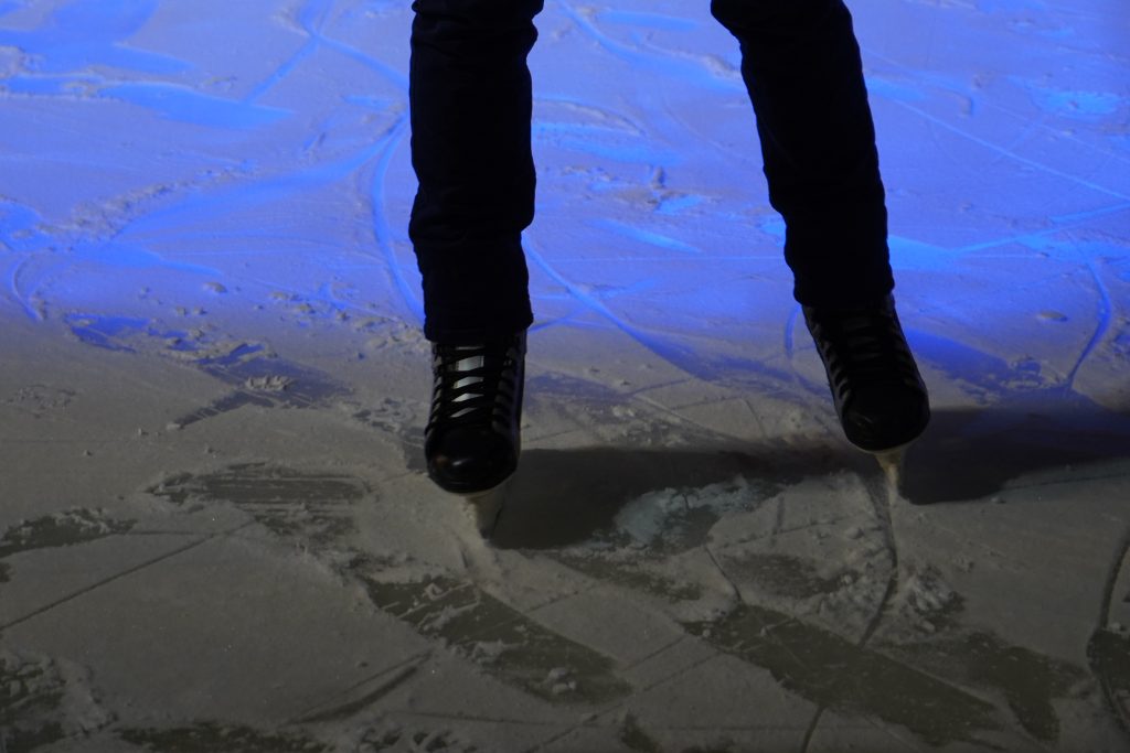 Жители и гости Москвы смогут сыграть к хоккей в валенках в районе Чертаново Северное. Фото: Анна Быкова, «Вечерняя Москва»