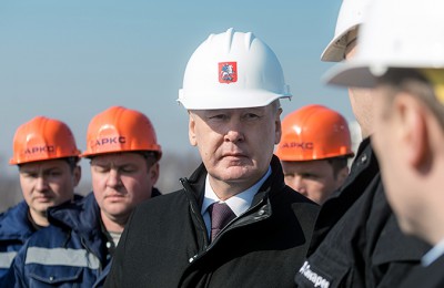 Мэр Москвы Сергей Собянин сообщил, что новая эстакада на Рязанской развязке уменьшит заторы на МКАД