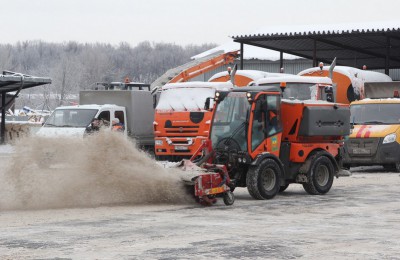 Более тысячи кубометров снега вывезли коммунальщики с территории района Чертаново Северное