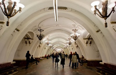 На станции метро "Арбатская" в 2106 году будут установлены площадке для выступления уличных музыкантов