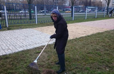 Депутат Светлана Гладышева приняла участие в уборке территории района Чертаново Северное