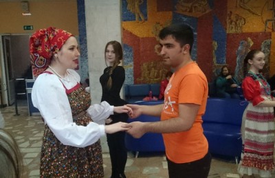 В фольклорно-этнографической студии «Коляда» студентов научили танцевать кадриль