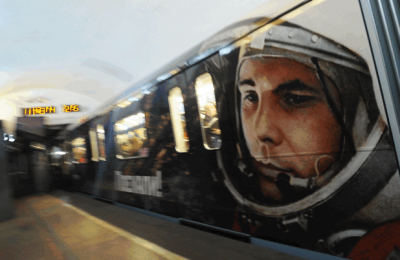 В столичном метро начал курсировать поезд, посвящённый 55-летию со дня первого полёта человека в космос