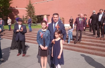 Депутат Назиржон Абдуганиев рассказал, что ежегодно принимает участие в церемонии возложения цветов